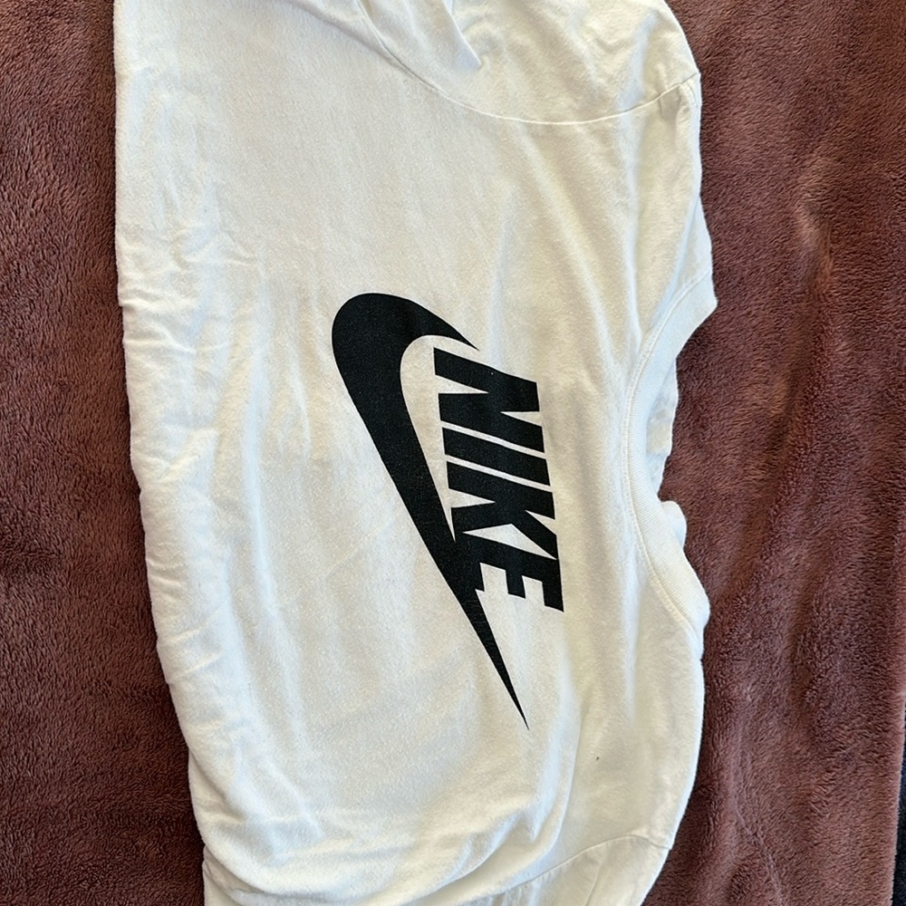 Woman’s Nike tshirt
